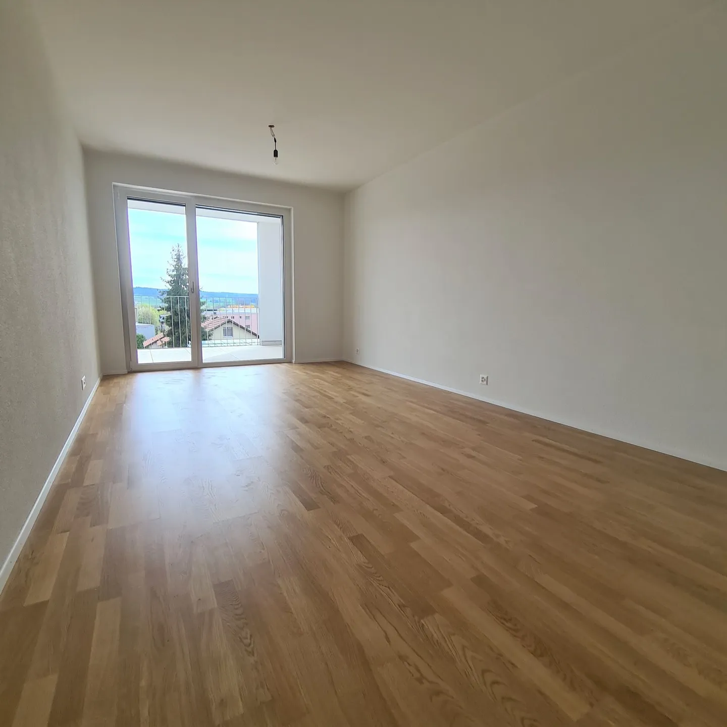 Moderno appartamento di 3,5 locali con molto spazio e terrazza a Bellach - Foto 4 di 9
