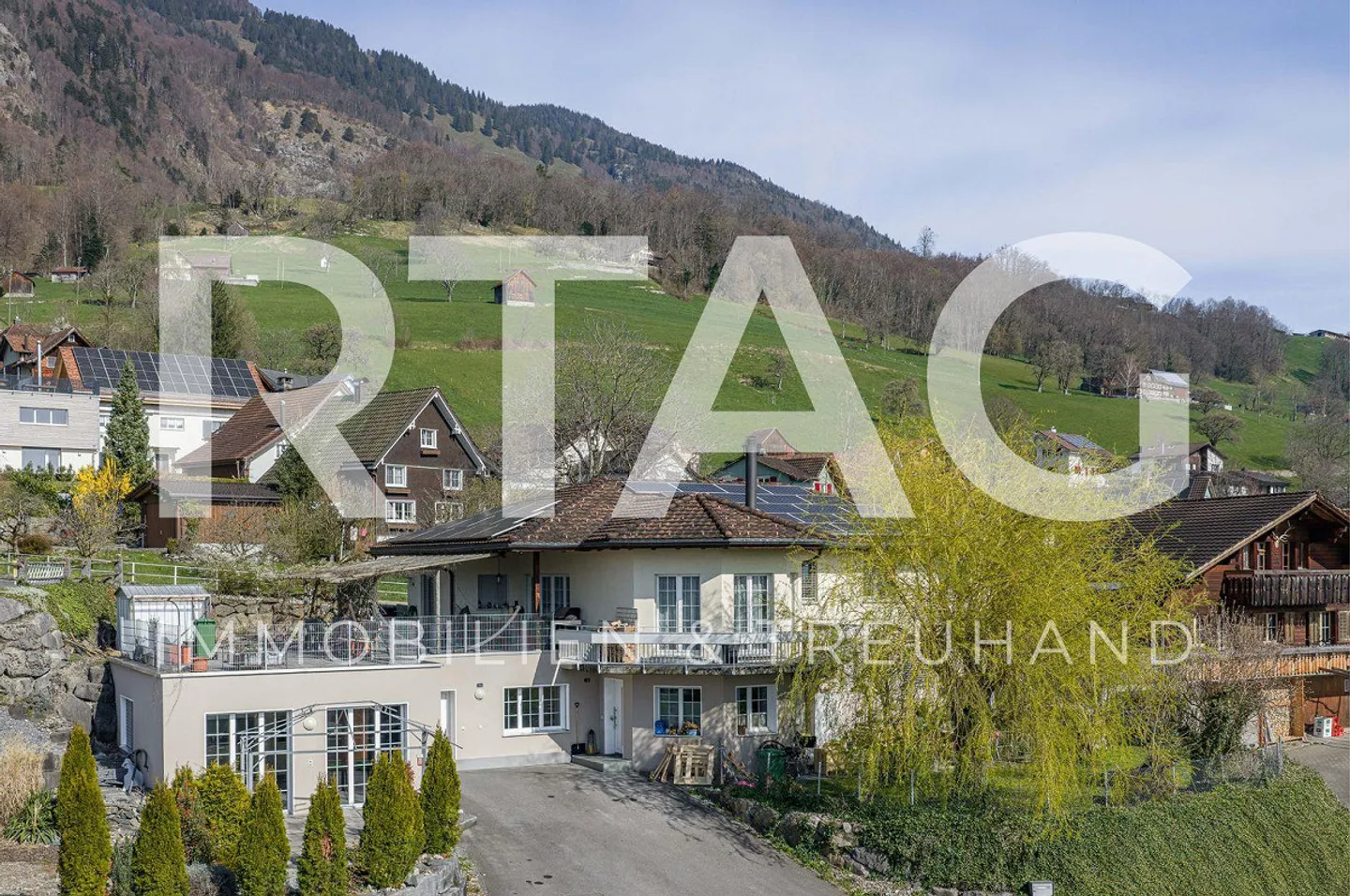 2.5-Room Apartment - Photo 1 of 13