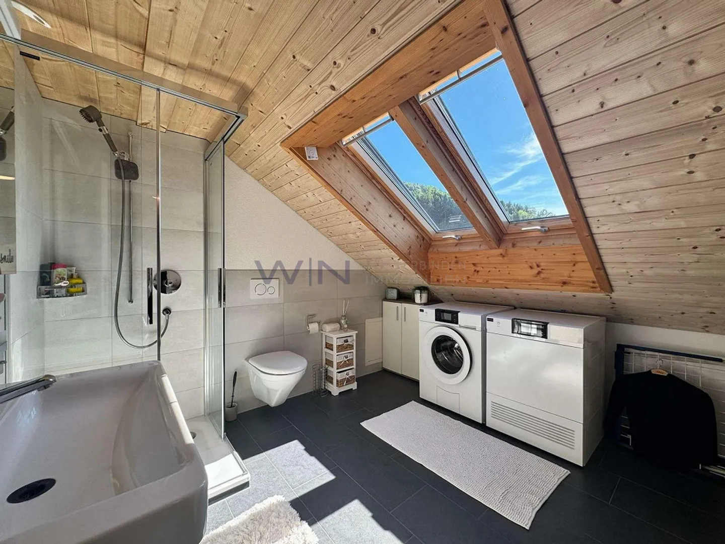 Modern Chalet with Lake View - Photo 9 of 12