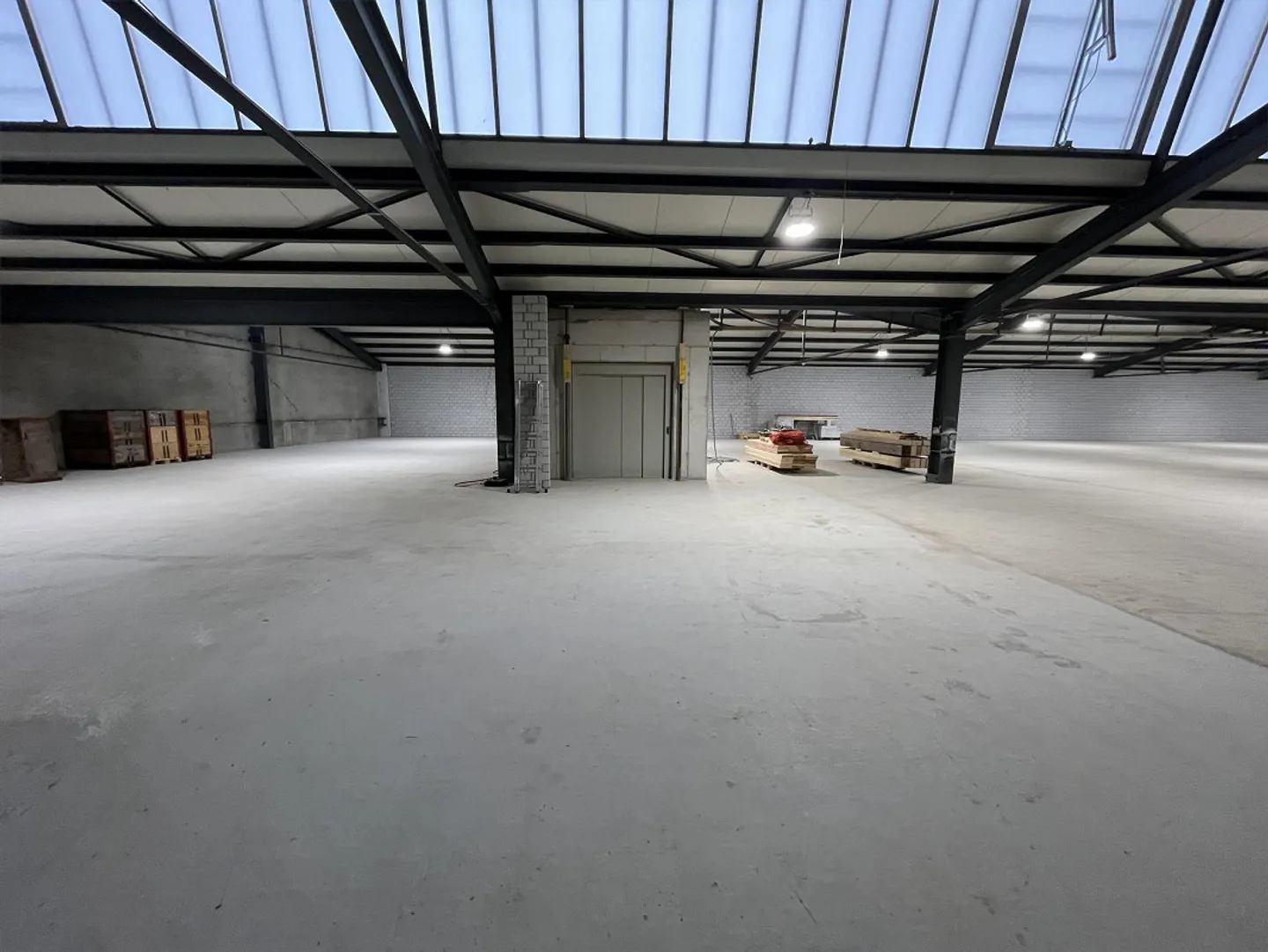 Aree di magazzino e produzione centrali - Foto 5 di 7