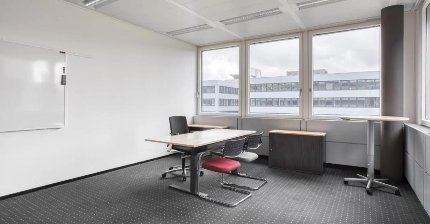 Privates Büro für 3 bei Regus - Foto 3 von 9
