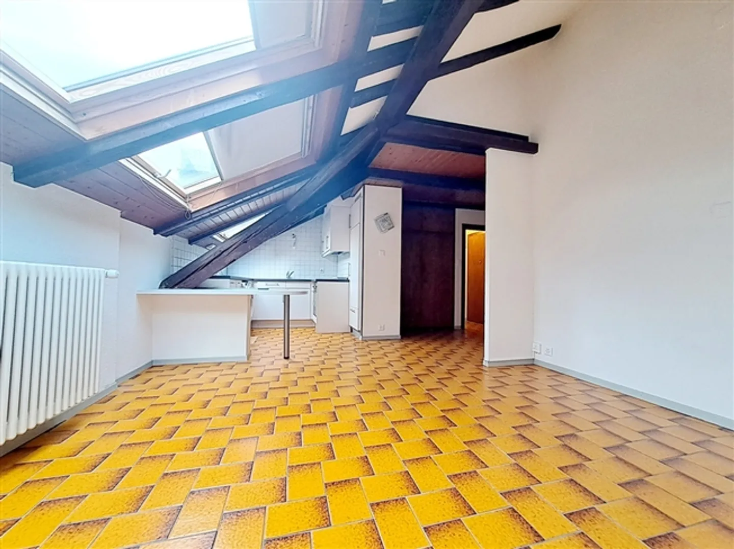 «MAISON ROUGE 4, 2,5-Zimmer-Wohnung mit freiliegenden Balken» - Foto 2 von 8