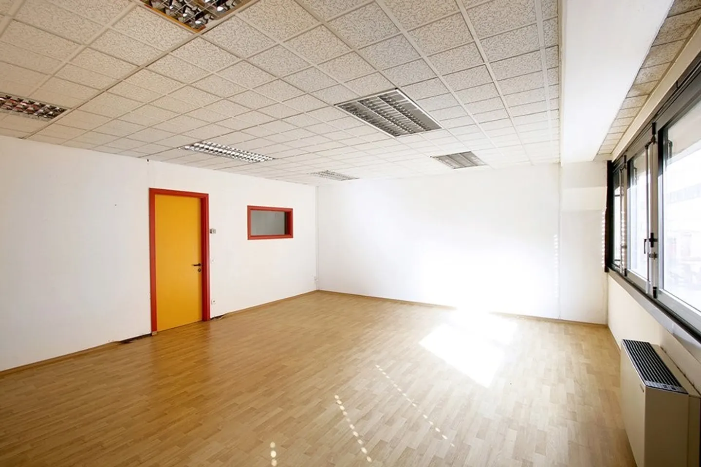 LUGANO NORD/LAMONE - À LOUER BUREAU SPACIEUX ET LUMINEUX (réf. 013) - Photo 3 sur 10