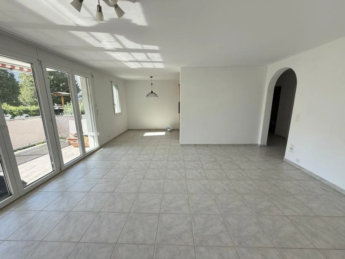 Appartamento 4.5 stanze ben curato e soleggiato con una buona disposizione degli spazi - Foto 2 di 8