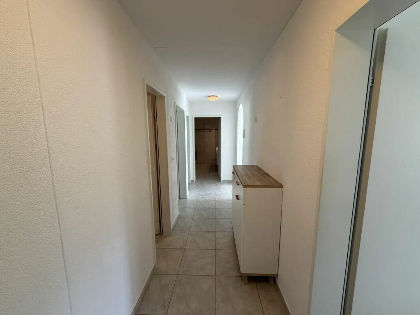 Appartamento 4.5 stanze ben curato e soleggiato con una buona disposizione degli spazi - Foto 5 di 8