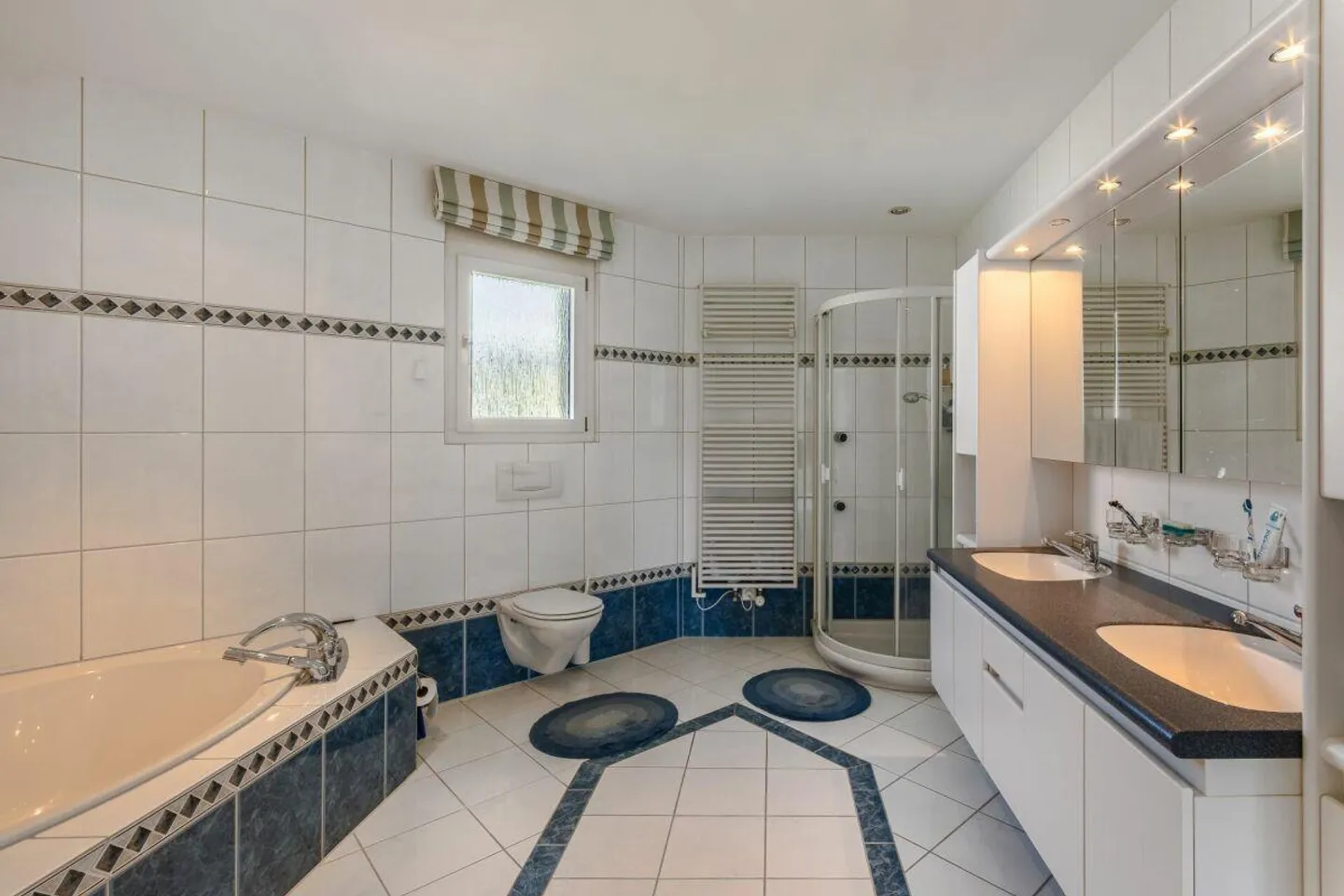 Casa unifamiliare di 6 1/2 stanze a Kilchberg in una posizione tranquilla e ben soleggiata - Foto 14 di 21