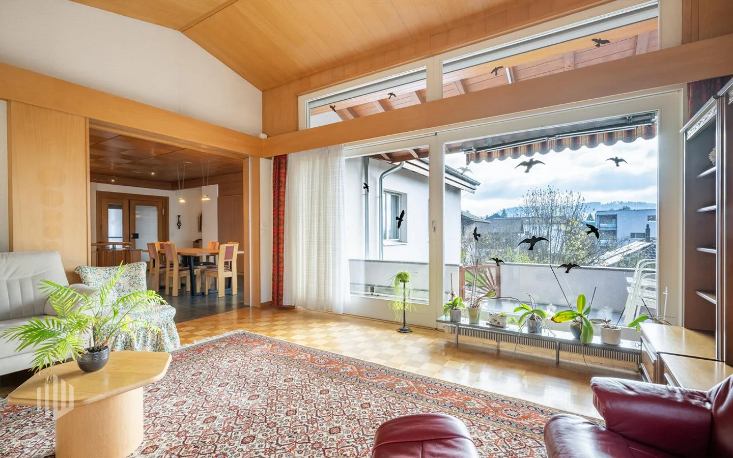 ImmoWyss - Maison élégante de 7,5 pièces sur deux étages avec parcelle constructible - Photo 5 sur 13