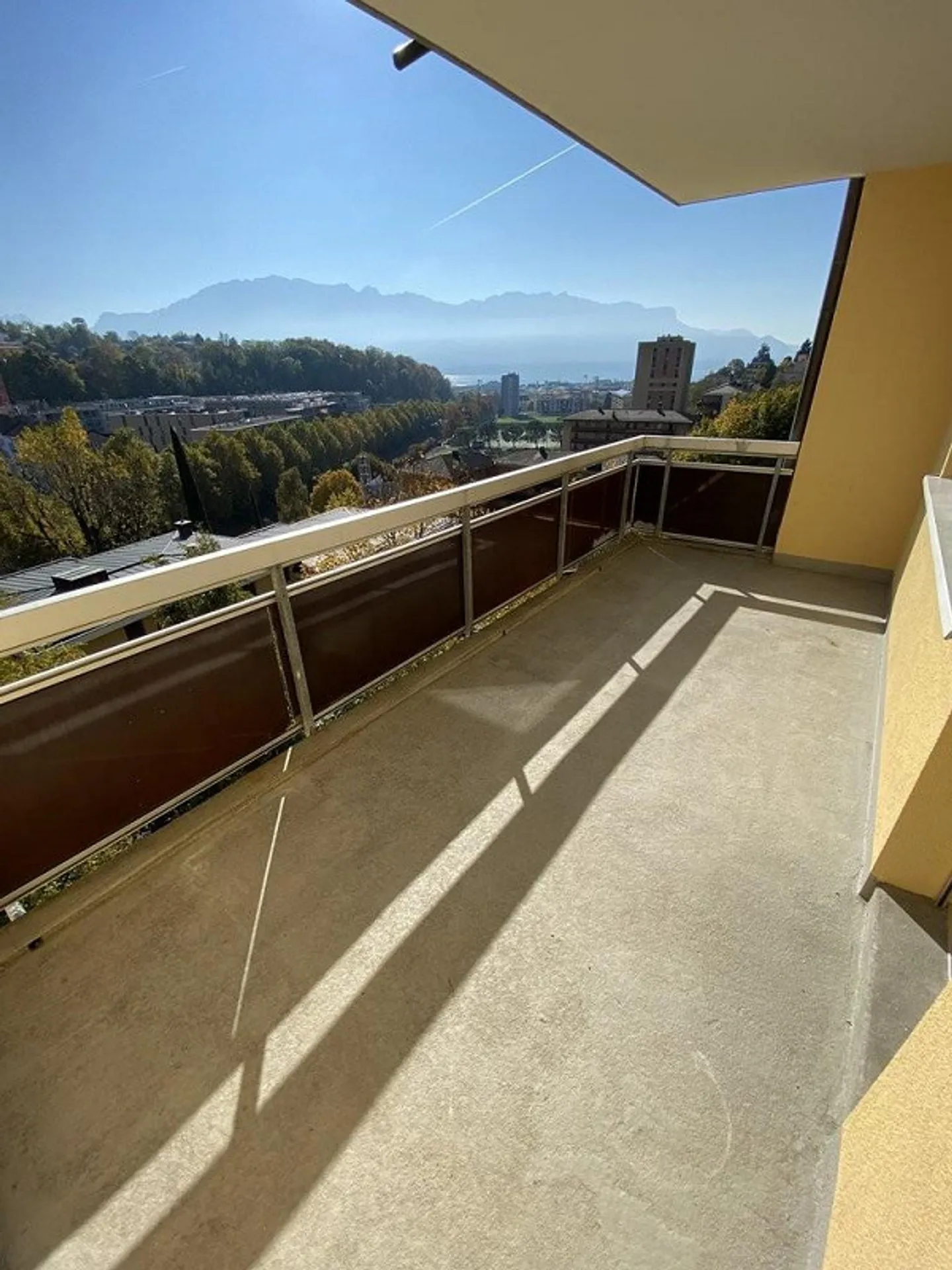 Renoviertes Apartment mit Seeblick - Foto 8 von 9