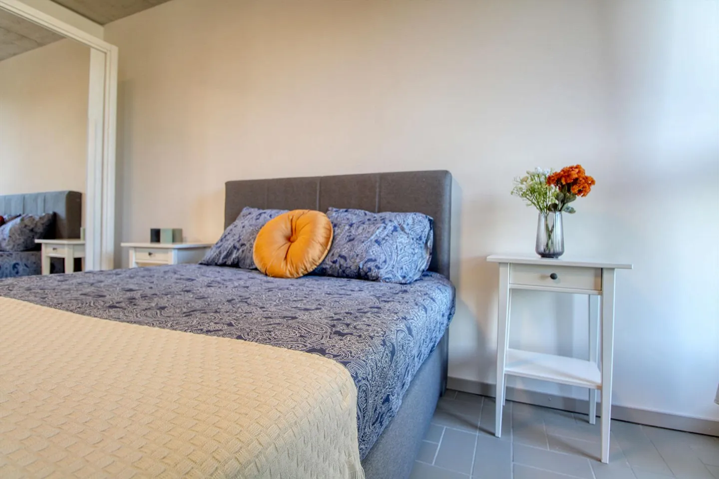 Camera arredata in appartamento modernizzato in ottima posizione - Foto 3 di 25