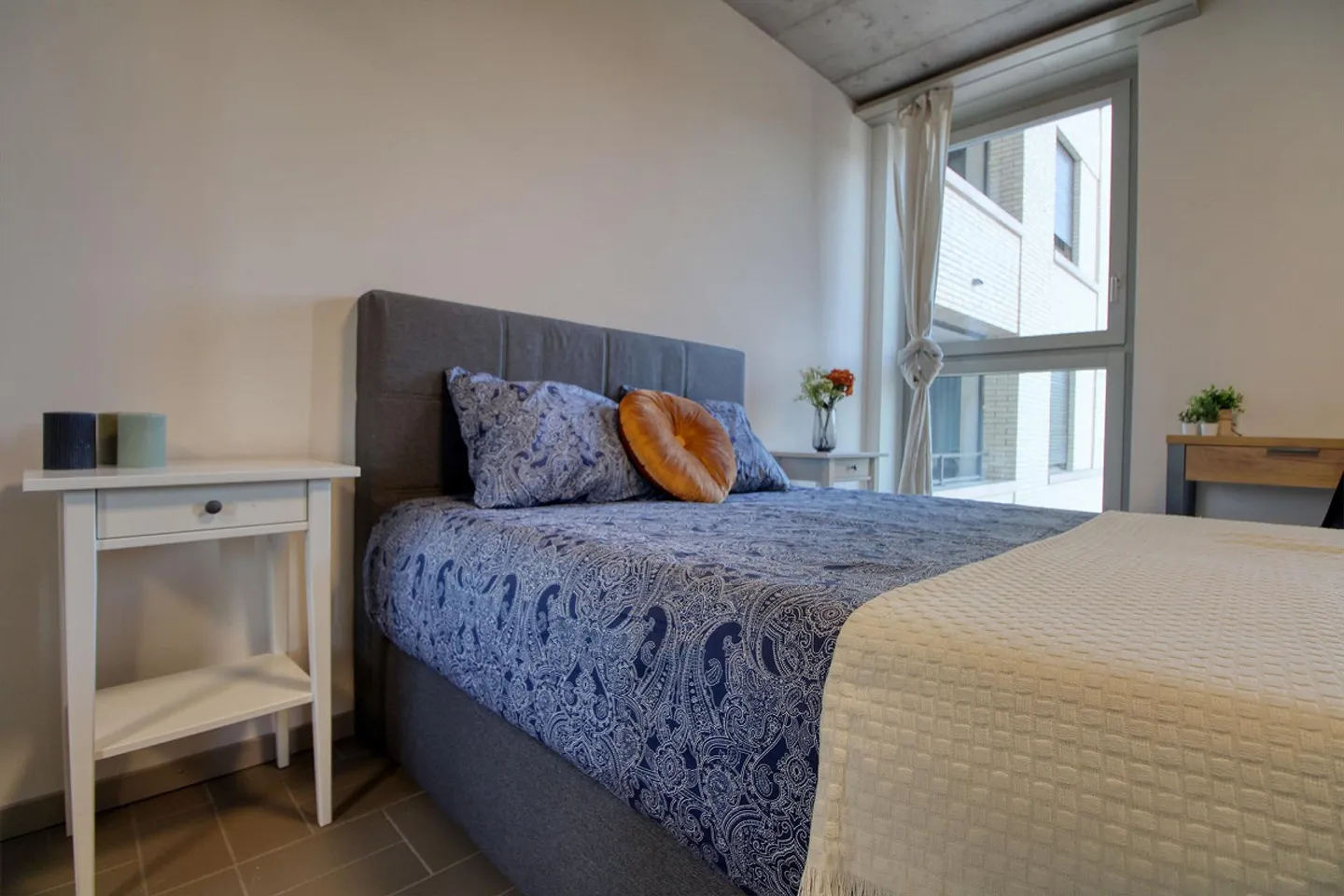 Camera arredata in appartamento modernizzato in ottima posizione - Foto 4 di 25