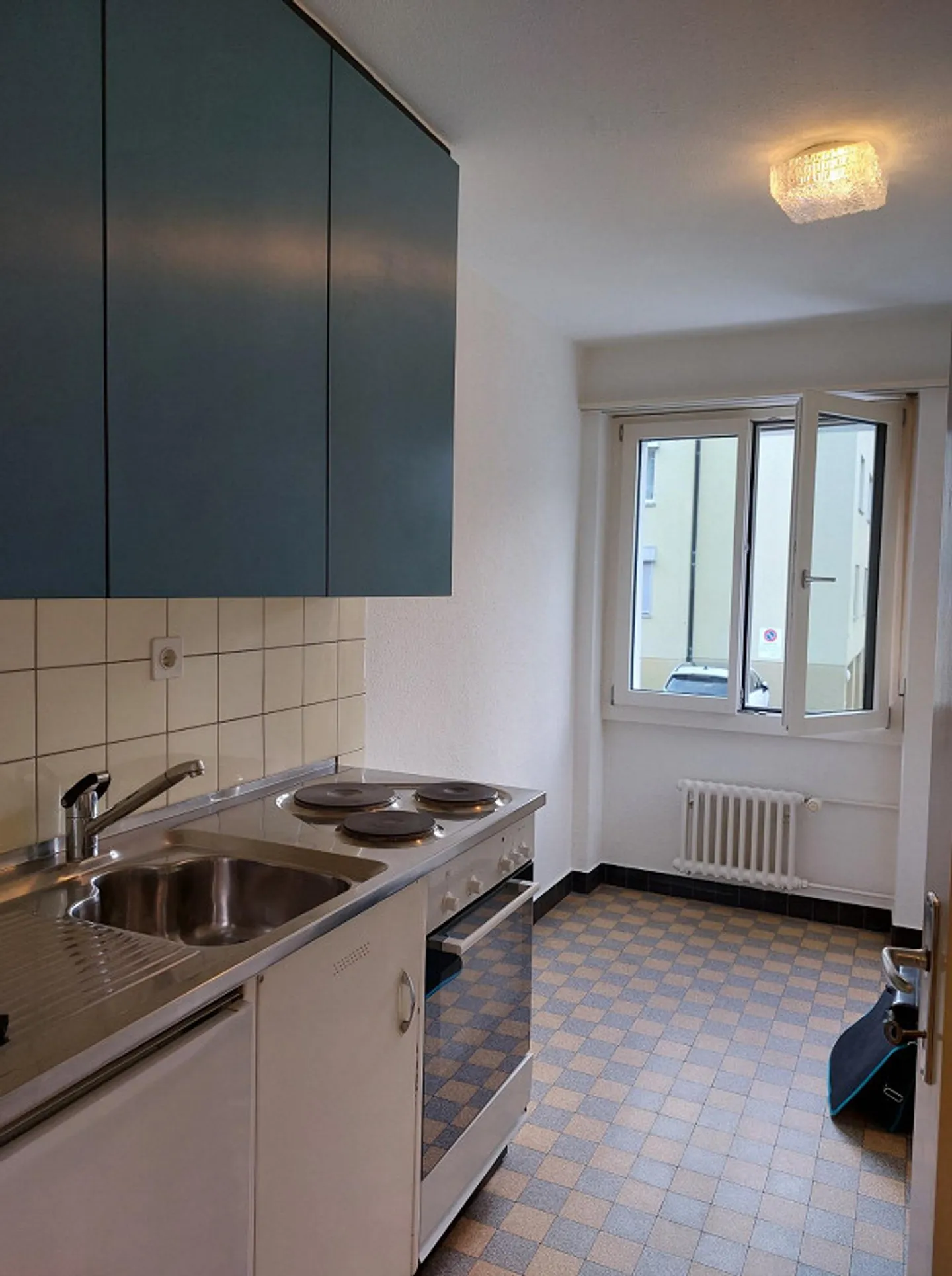2-room apartment in a well-connected location - Photo 4 of 9