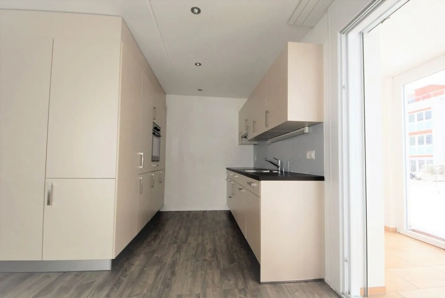 Bright and modern 2.5 room apartment for rent - Photo 4 of 8