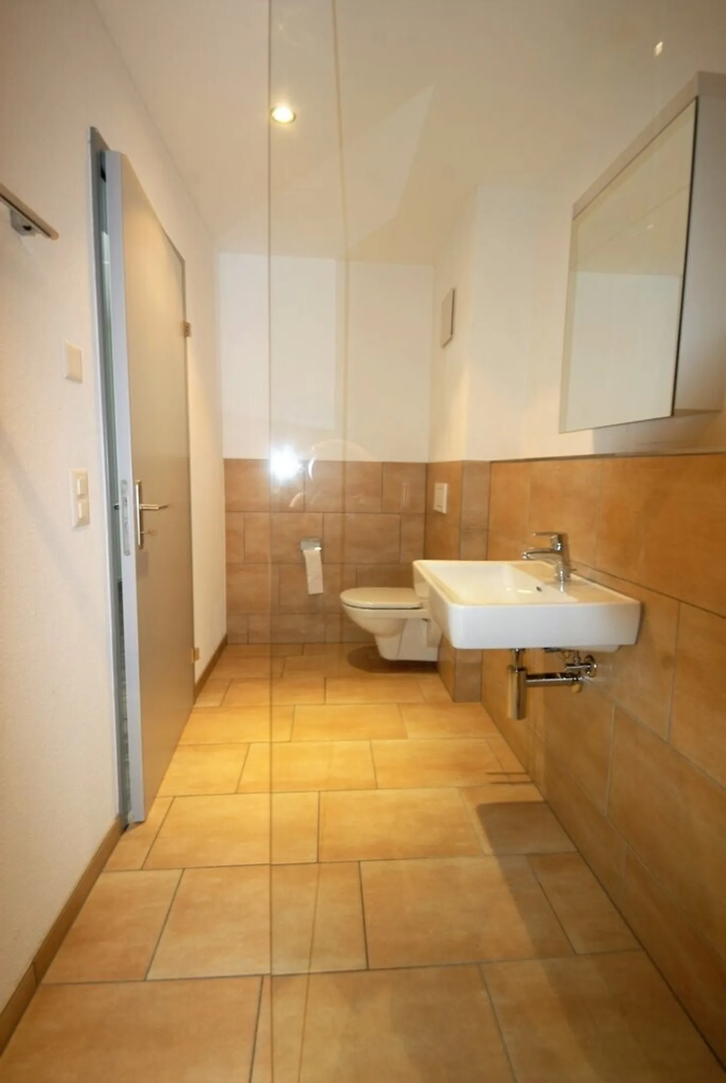 Bright and modern 2.5 room apartment for rent - Photo 6 of 8