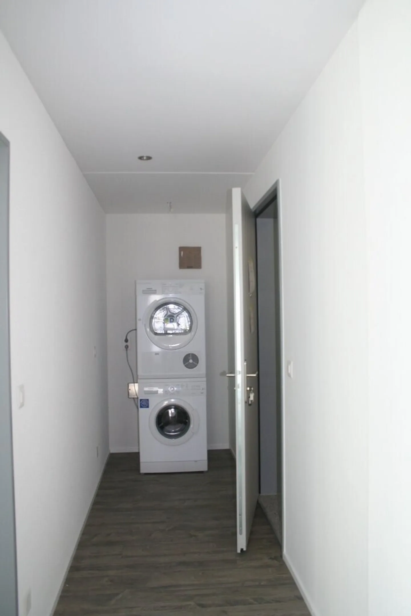 Bright and modern 2.5 room apartment for rent - Photo 7 of 8