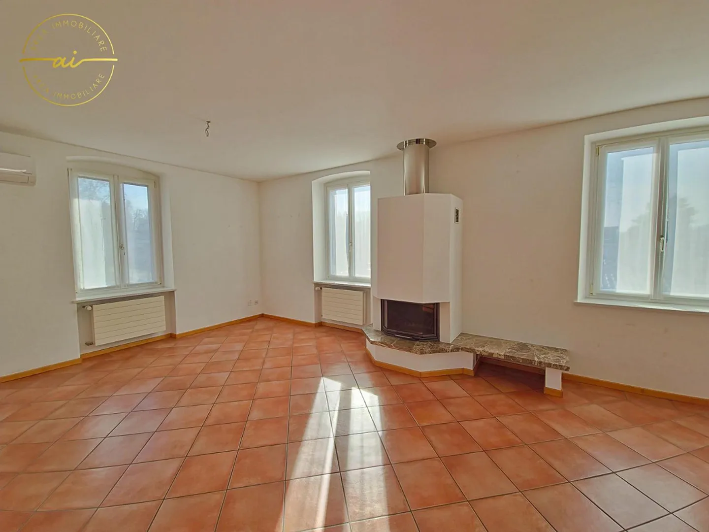 APPARTEMENT DE 4 PIÈCES AVEC GRANDE TERRASSE COUVERTE À MENDRISIO - Photo 3 sur 13