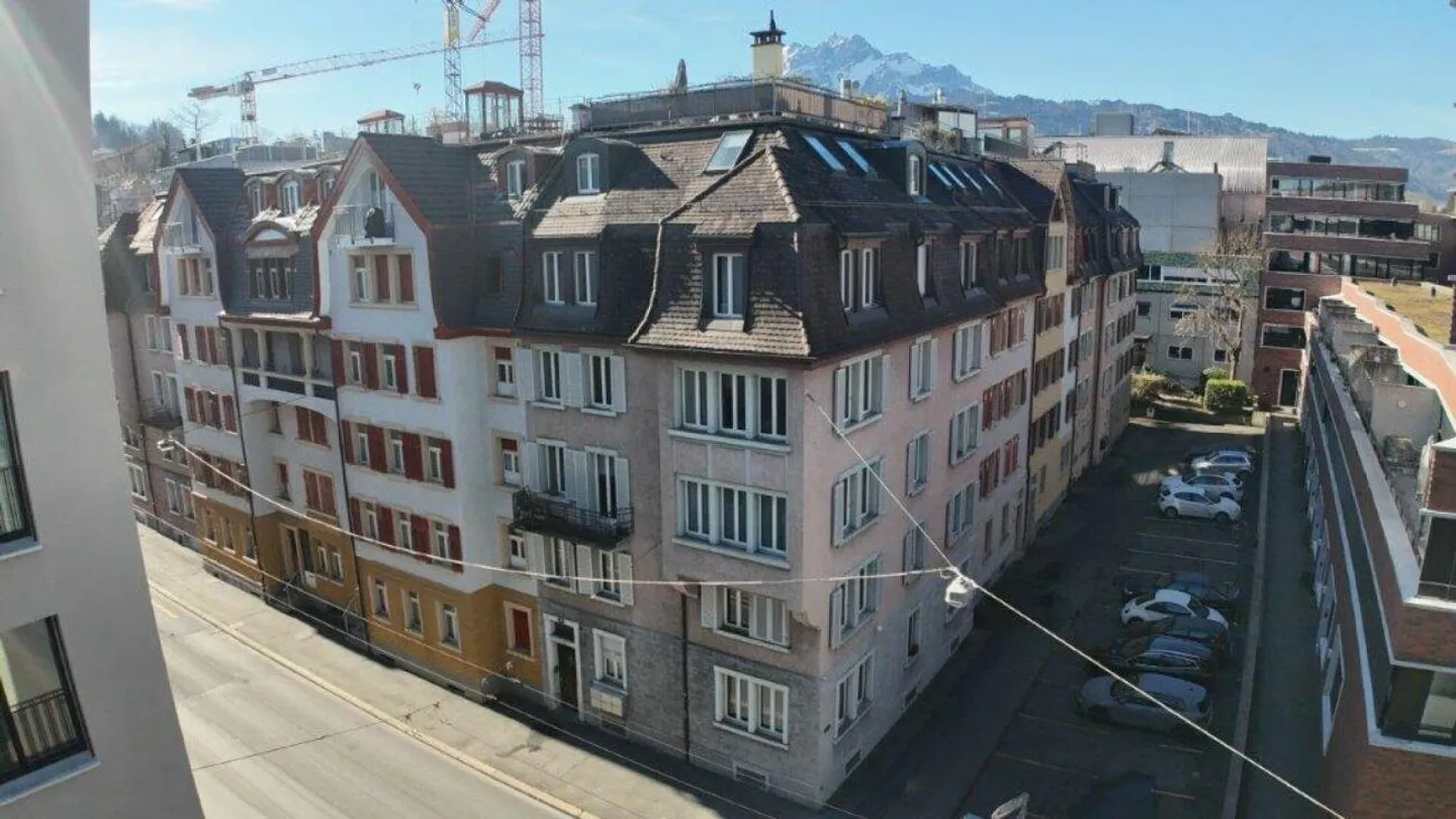 Charming old apartment near the train station and lake - Photo 1 of 6