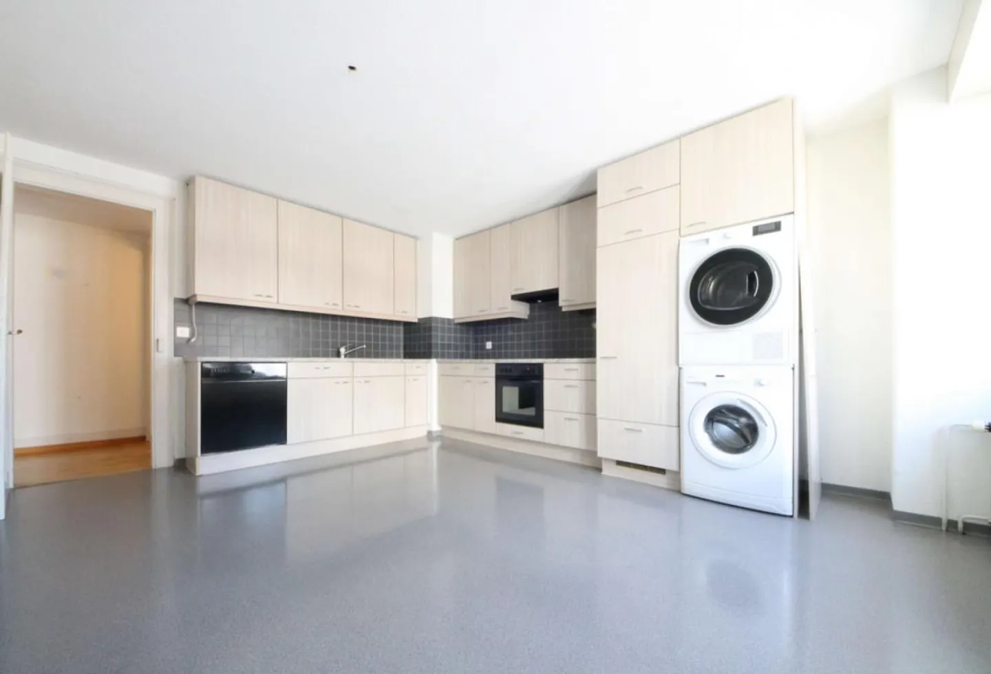 Charming old apartment near the train station and lake - Photo 3 of 6