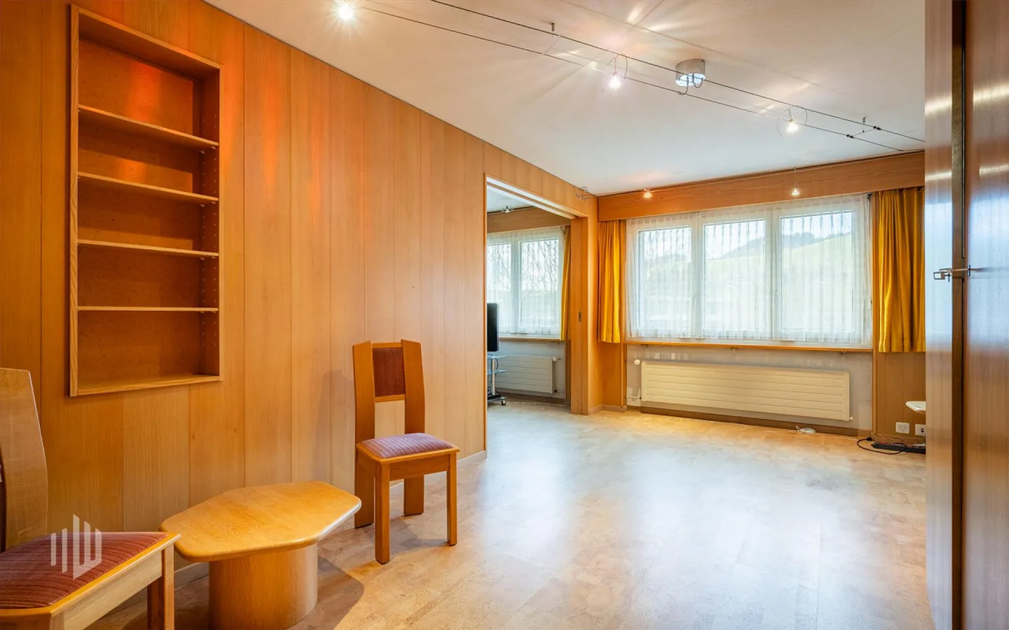 ImmoWyss - Maison élégante de 7,5 pièces sur deux étages avec parcelle constructible - Photo 11 sur 13