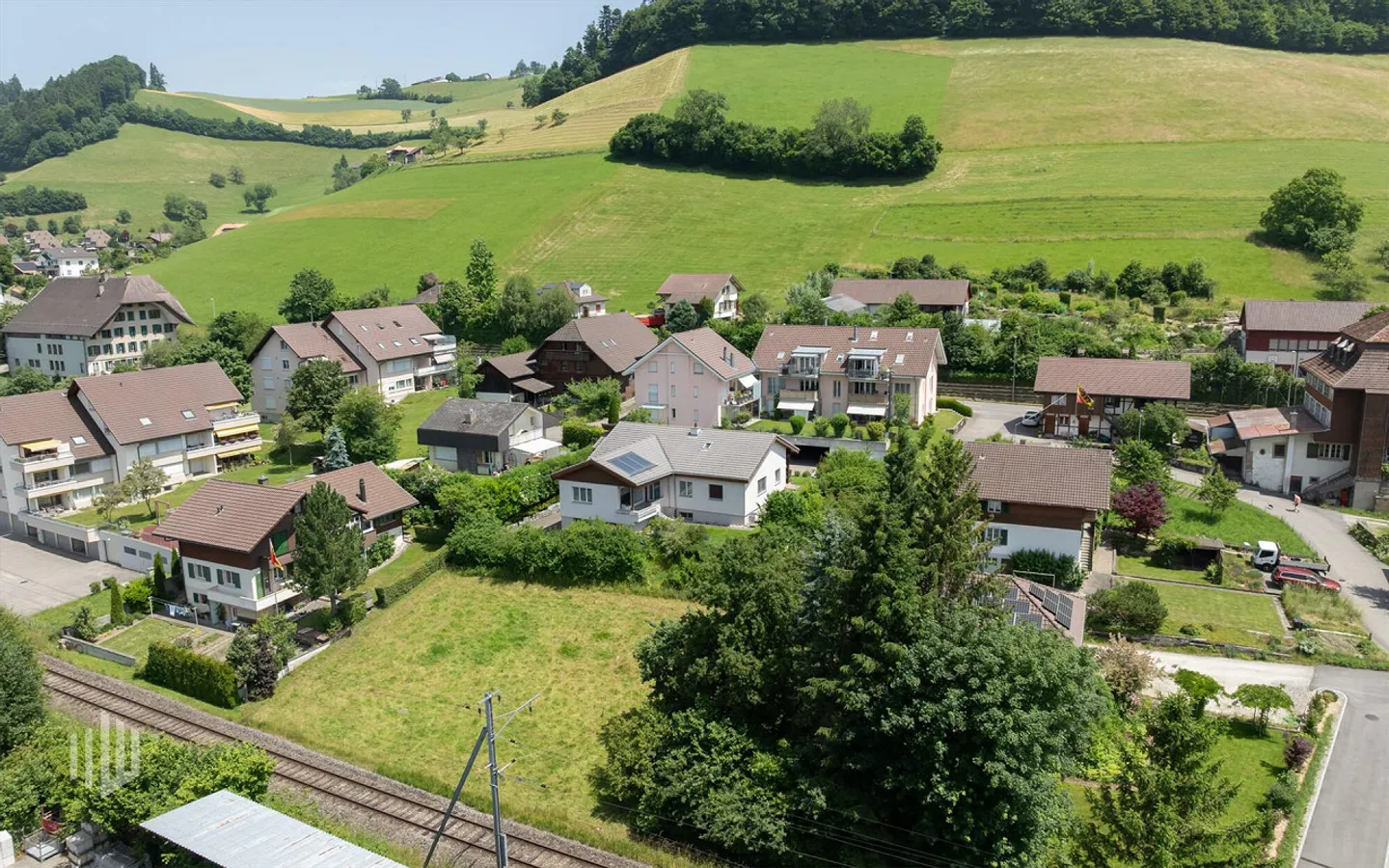 ImmoWyss - Maison élégante de 7,5 pièces sur deux étages avec parcelle constructible - Photo 12 sur 13