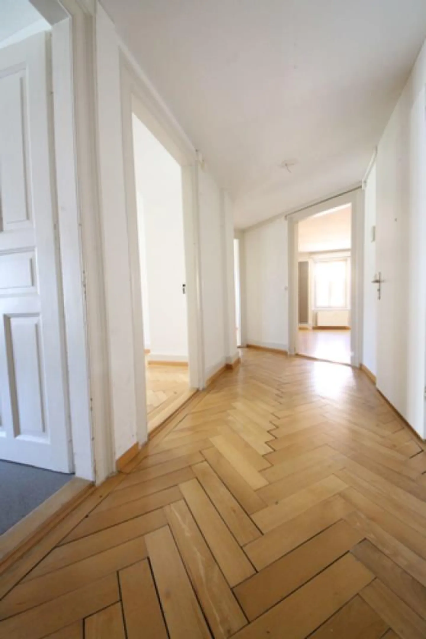 Charming old apartment near the train station and lake - Photo 5 of 6