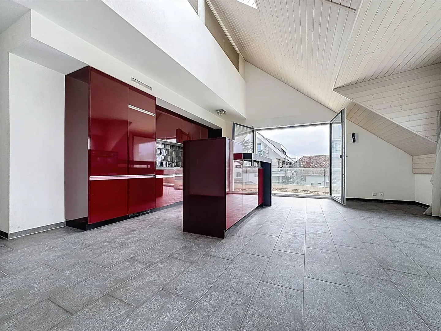 Dachgeschoss 5,5 Zimmer - Foto 1 von 13