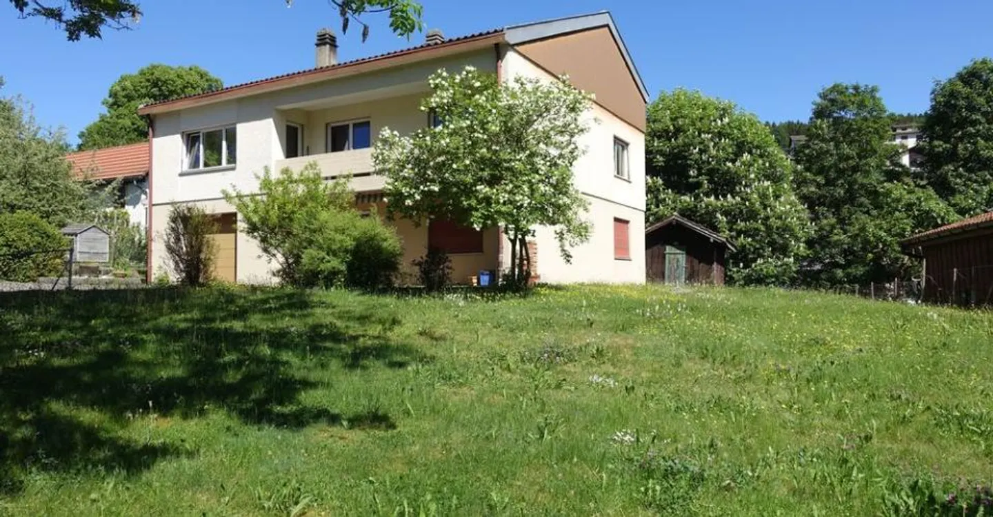 Tramelan - Family home with 5 1/2 rooms and garage - Photo 1 of 14