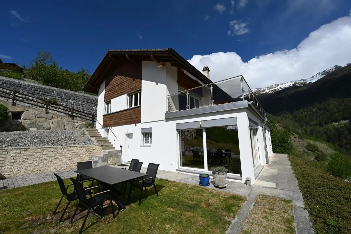 Villa avec Deux Appartements - Photo 1 sur 13