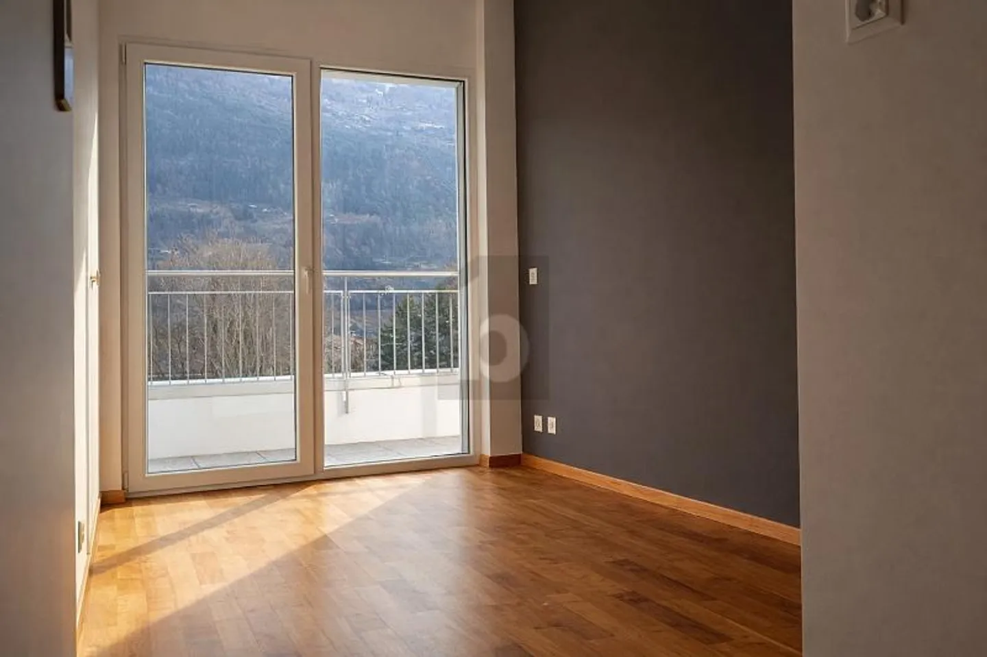 Moderno, soleggiato e vista incomparabile - Foto 4 di 6