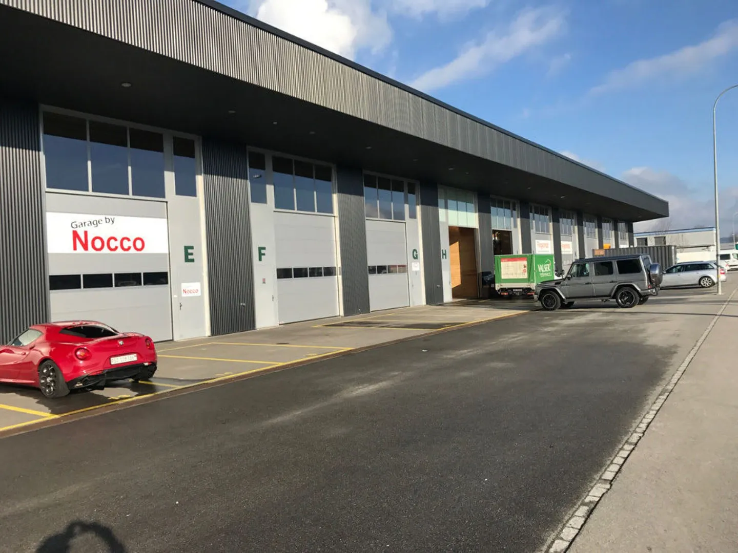 Doppia hall commerciale di circa 260 m2 e due ingressi - Foto 1 di 3