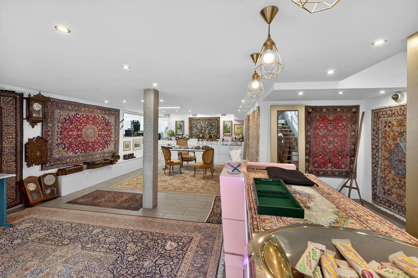 Bâtiment résidentiel et commercial attrayant dans un emplacement privilégié - Photo 2 sur 13