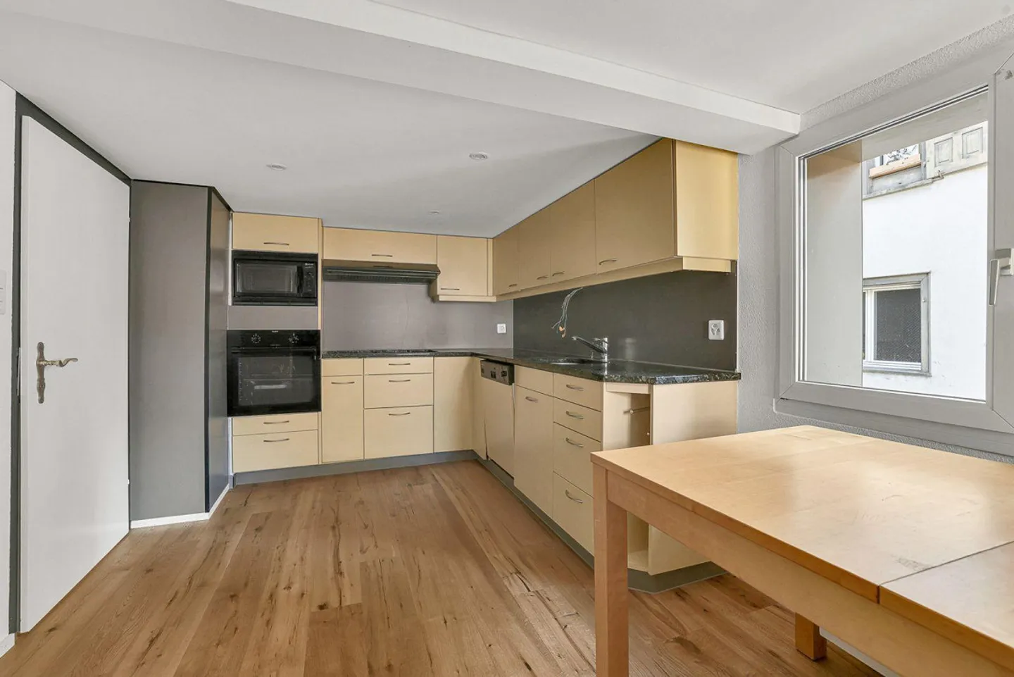 Bâtiment résidentiel et commercial attrayant dans un emplacement privilégié - Photo 7 sur 13