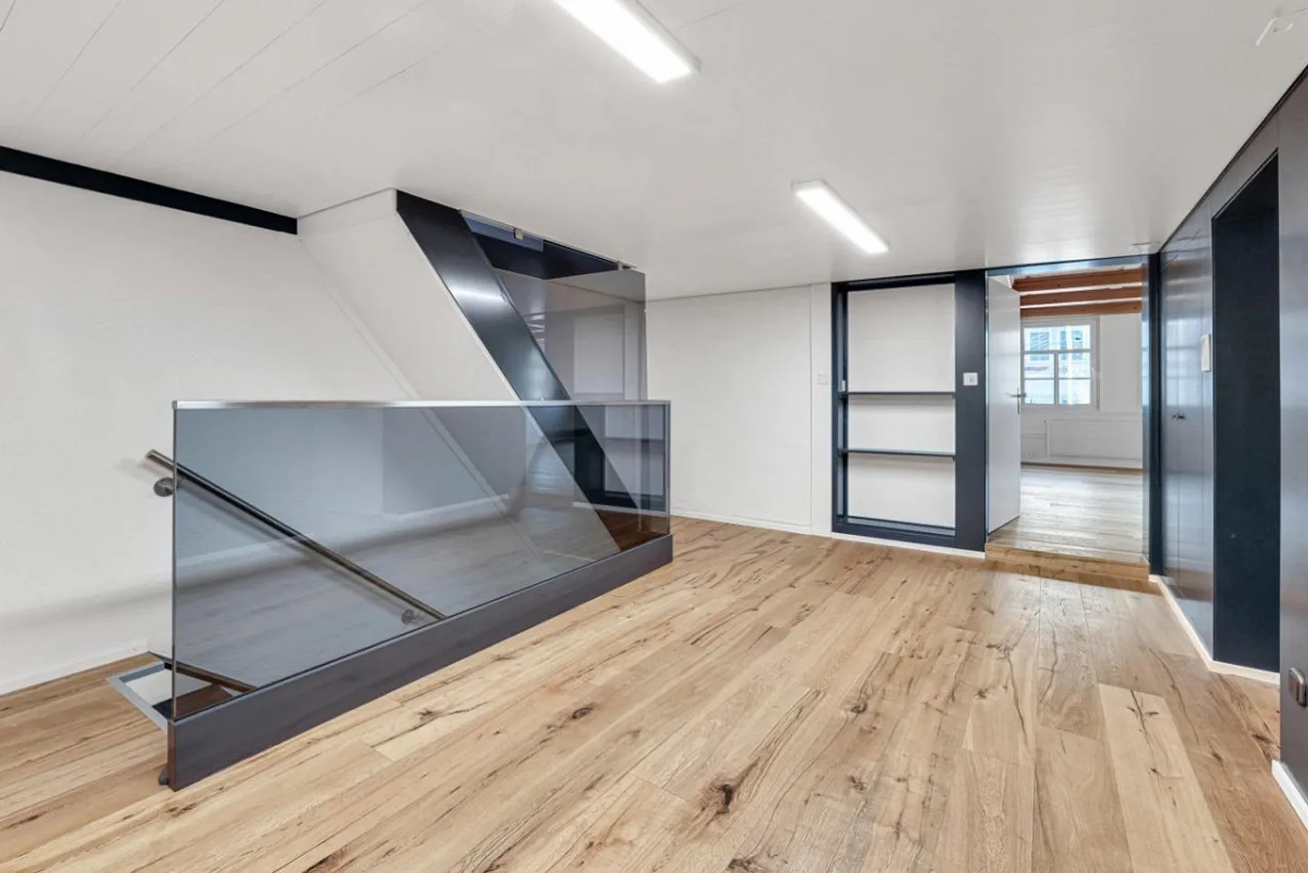 Bâtiment résidentiel et commercial attrayant dans un emplacement privilégié - Photo 8 sur 13