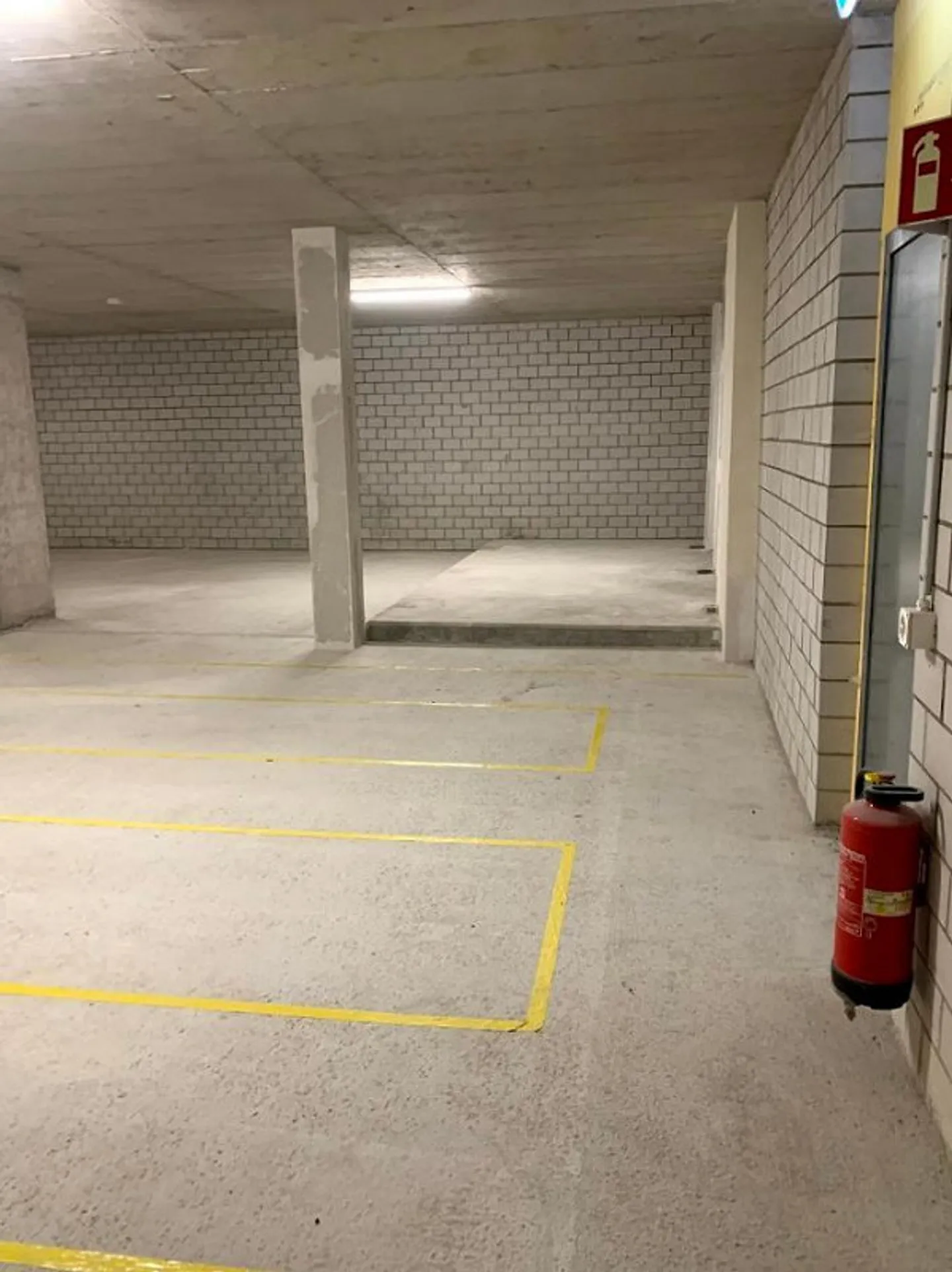 Grosszügige Gewerbefläche an zentraler Lage in Niederhasli - Foto 4 von 9