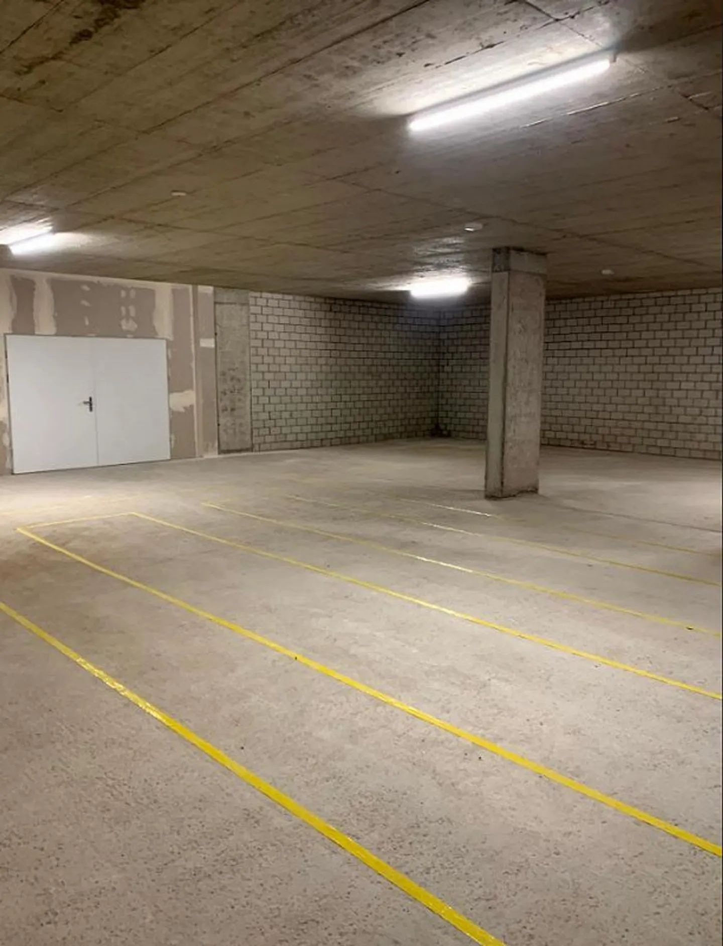 Grosszügige Gewerbefläche an zentraler Lage in Niederhasli - Foto 6 von 9