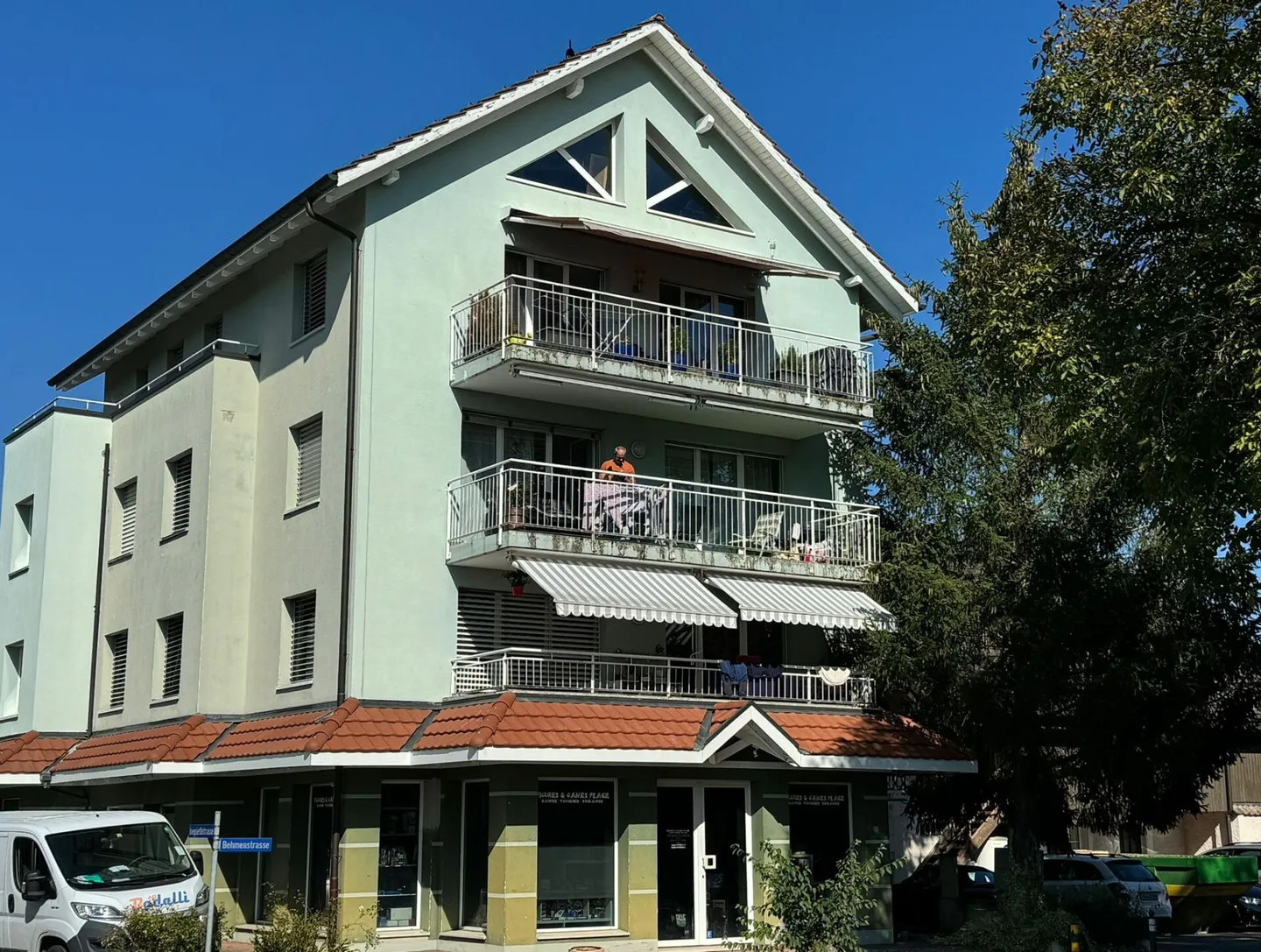 Investment property in a central location with additional building plot for sale - Photo 1 of 11