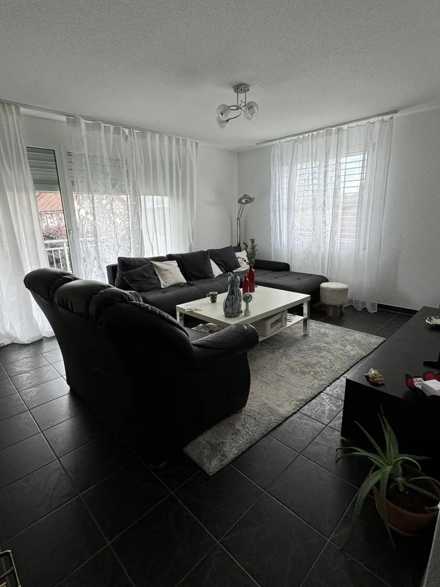 Investment property in a central location with additional building plot for sale - Photo 3 of 11
