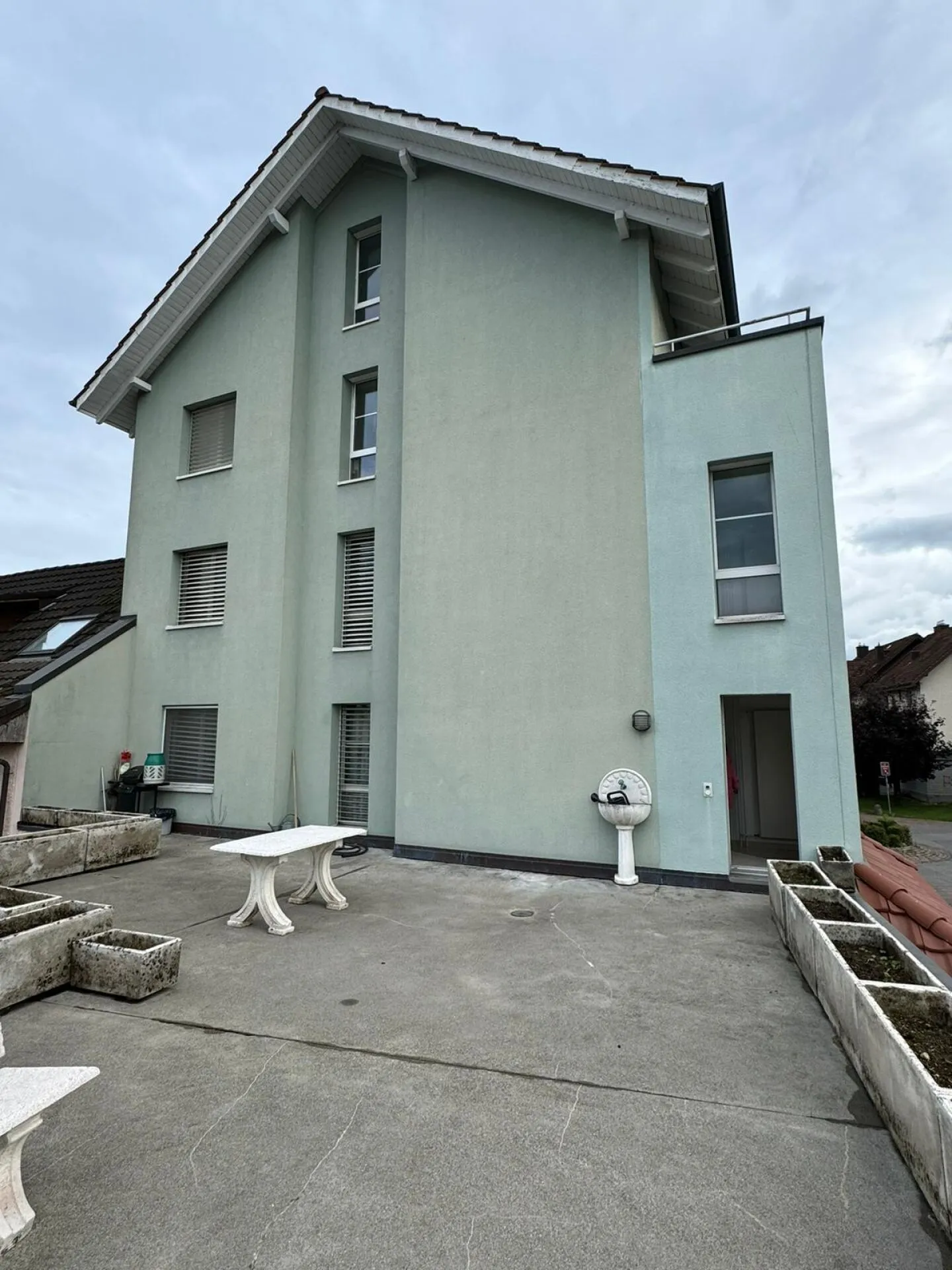 Investment property in a central location with additional building plot for sale - Photo 5 of 11