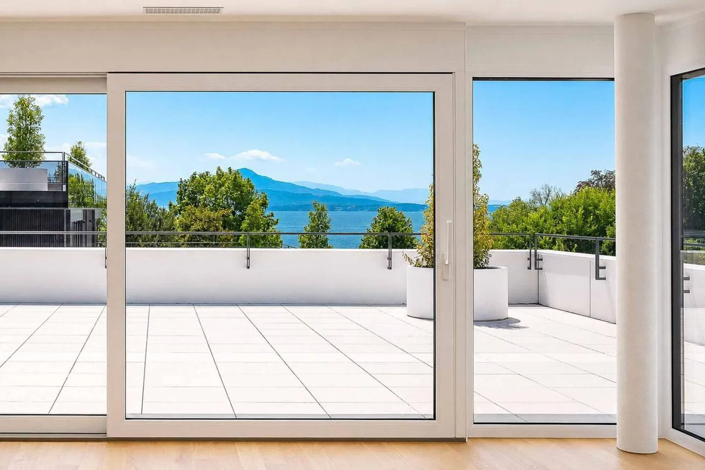 Lussuoso appartamento di 4.5 stanze con terrazza e ascensore privato - Foto 1 di 13