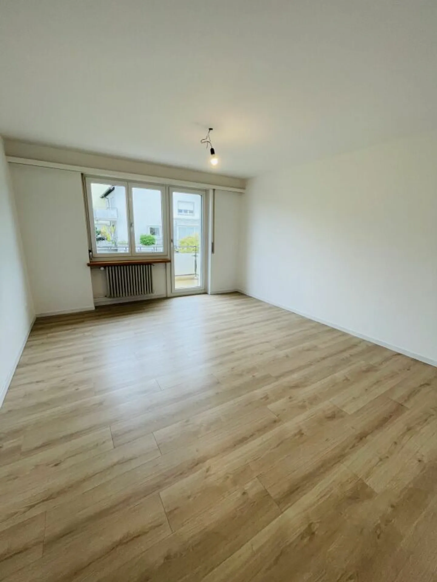 Casa a schiera di 5,5 stanze con giardino ben curato in un ambiente familiare - Foto 4 di 10