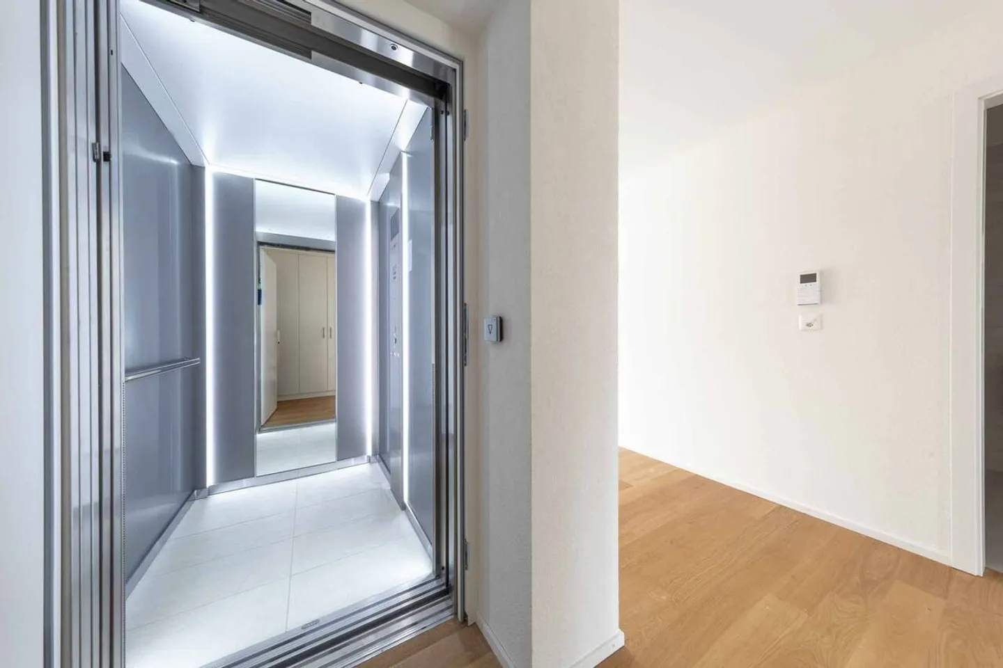 Lussuoso appartamento di 4.5 stanze con terrazza e ascensore privato - Foto 3 di 13