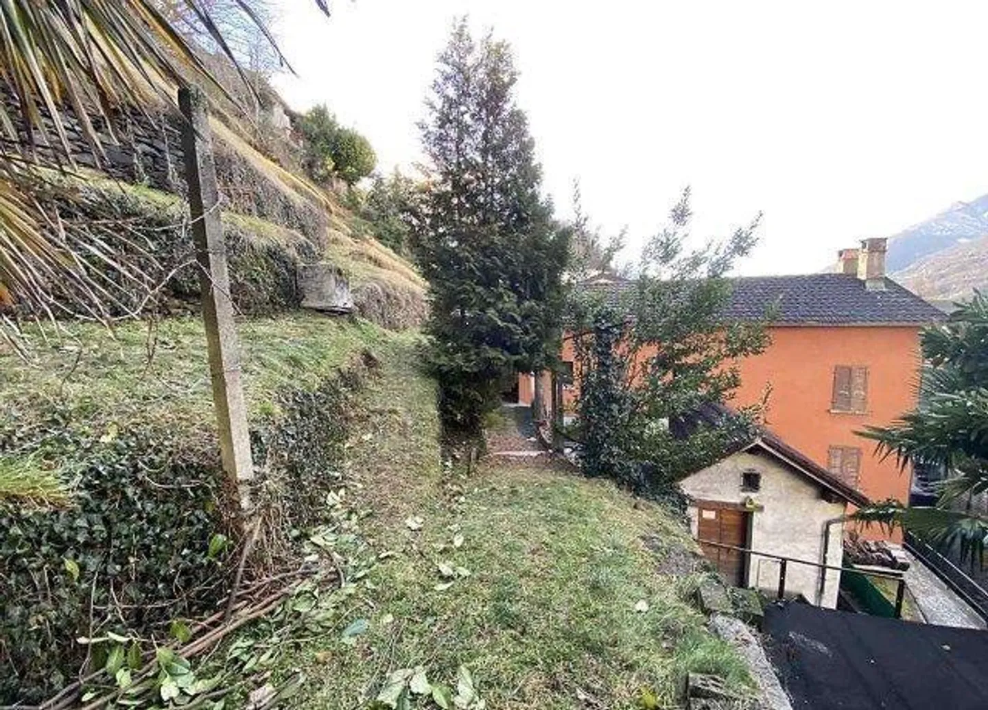 «Terreno edificabile di 1000m2 in posizione molto centrale /  Baulandgrundstück von 1000m2 an sehr zentraler Lage» - Foto 2 di 6