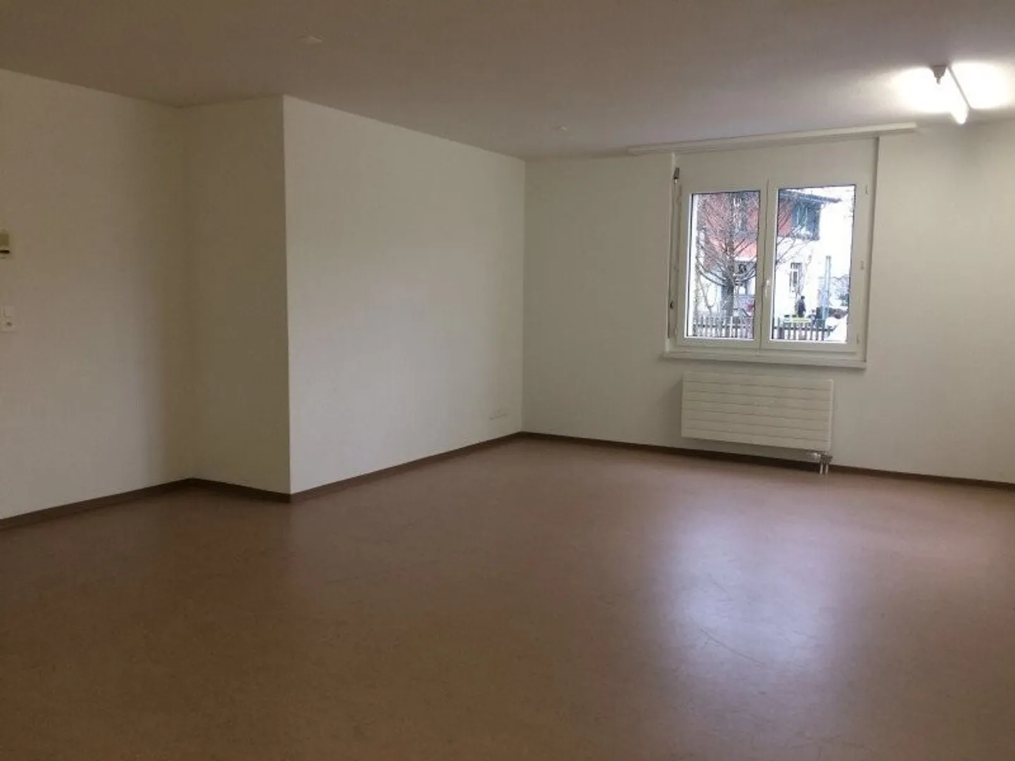 Mixed-use building for rent - Photo 5 of 11