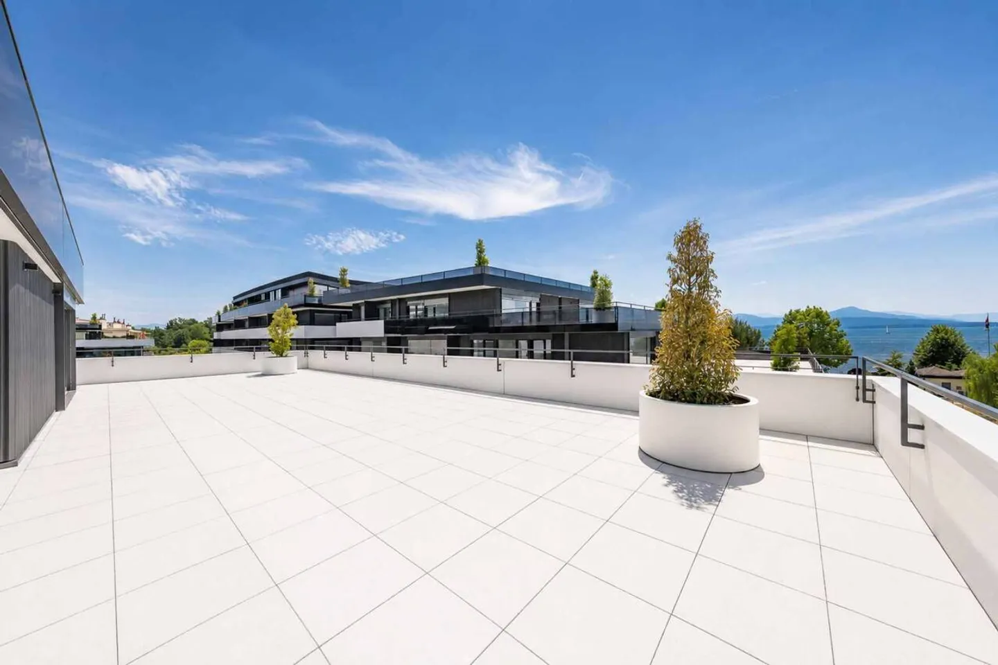 Lussuoso appartamento di 4.5 stanze con terrazza e ascensore privato - Foto 8 di 13