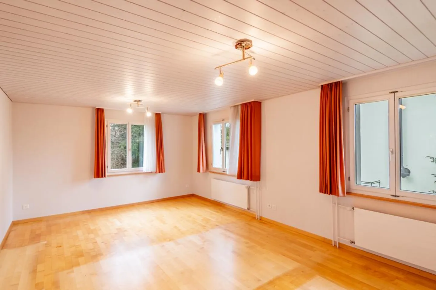 Zweifamilienhaus an zentraler Lage - Foto 2 von 7