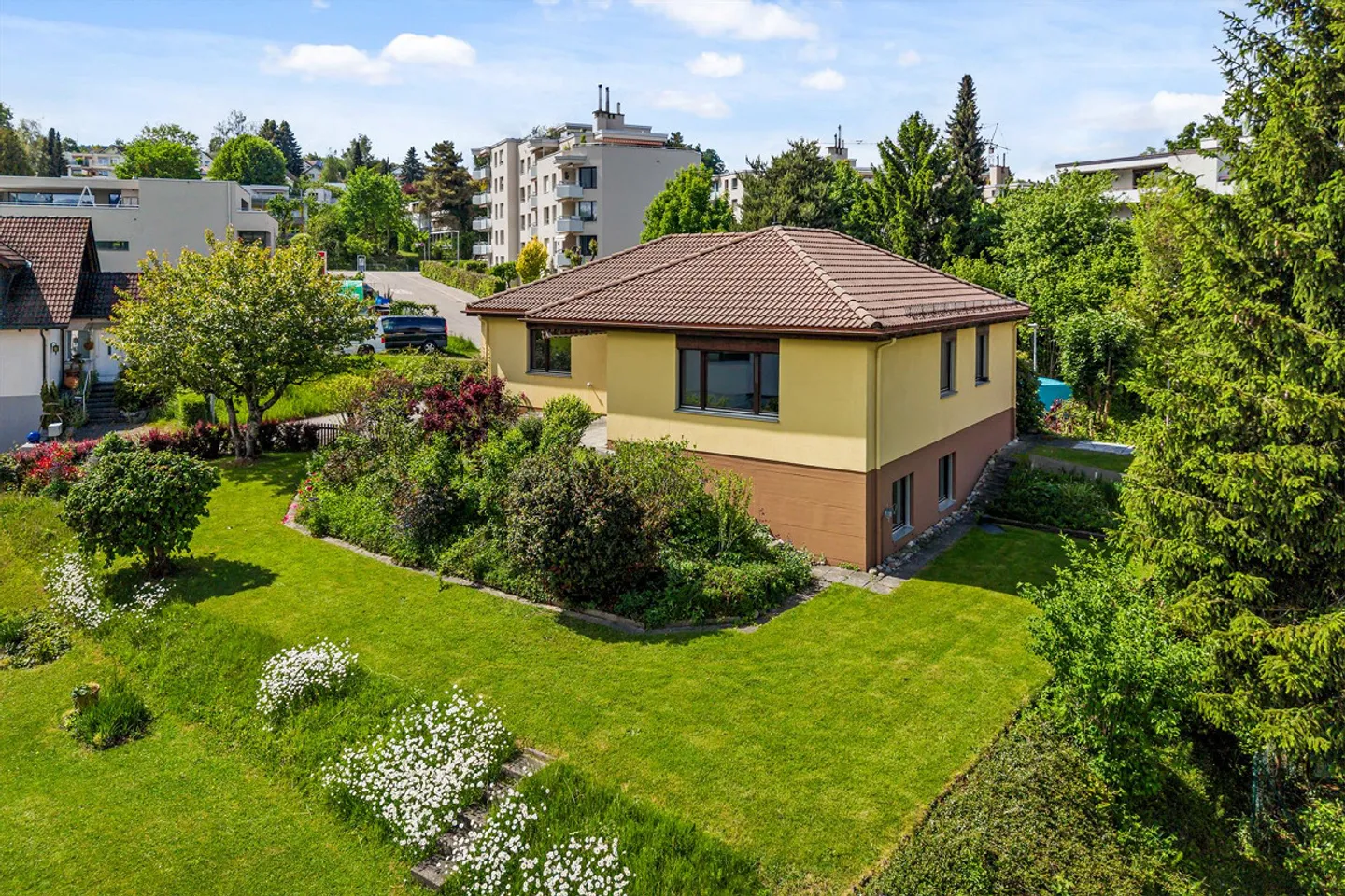 Casa familiare con giardino spazioso - Foto 1 di 9