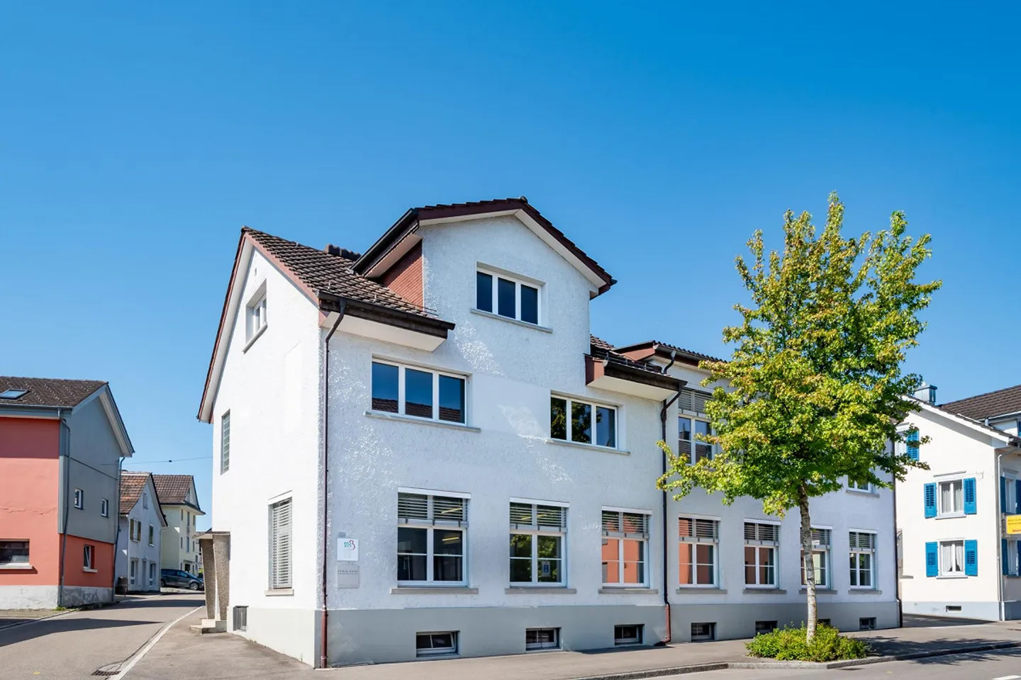 Propriété résidentielle et commerciale dans un emplacement central - Photo 2 sur 14