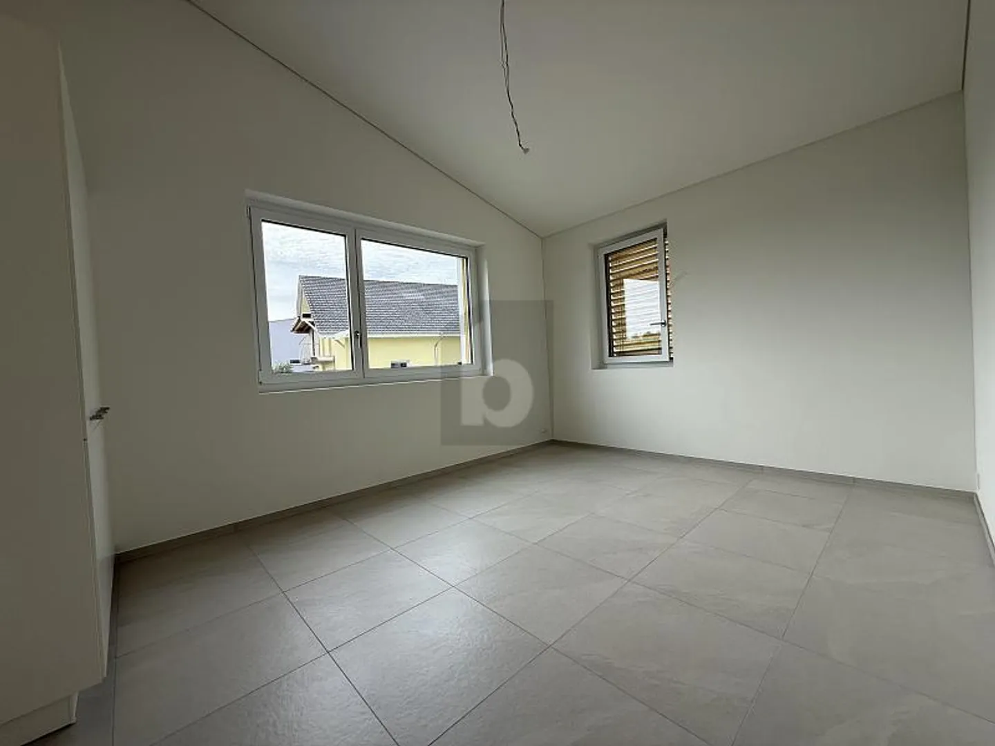 WHERE ROOM HEIGHT MEETS LIVING COMFORT - Photo 4 of 6
