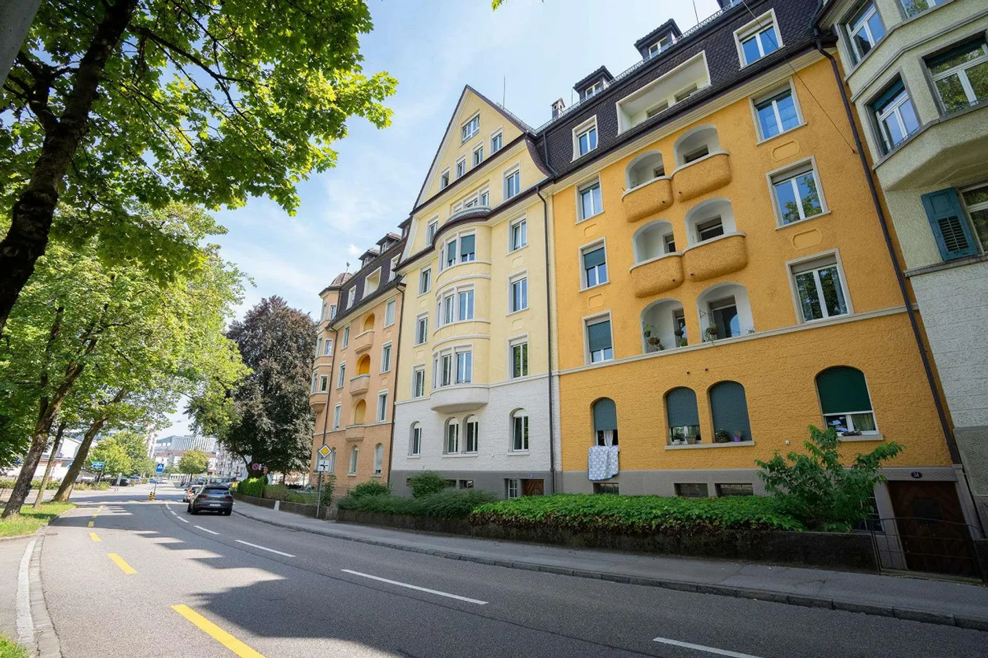 Stylish 3.5-room old building apartment with south terrace in St. Gallen - Photo 1 of 12