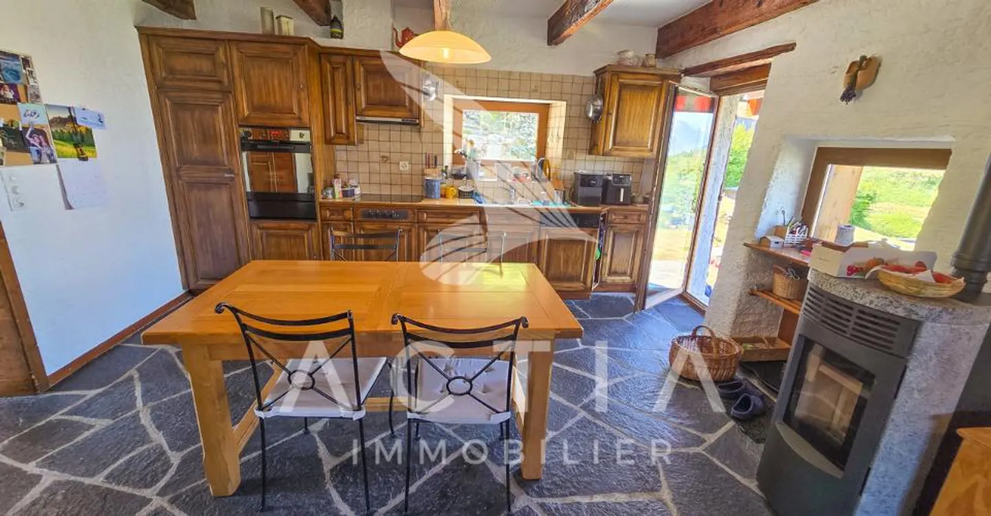 Haus auf 3.613 m2 Grundstück mit hohem Wertsteigerungspotenzial - Foto 4 von 10