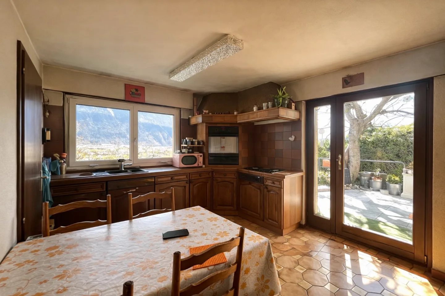 Casa con 2 appartamenti e carnotzet - Foto 2 di 5